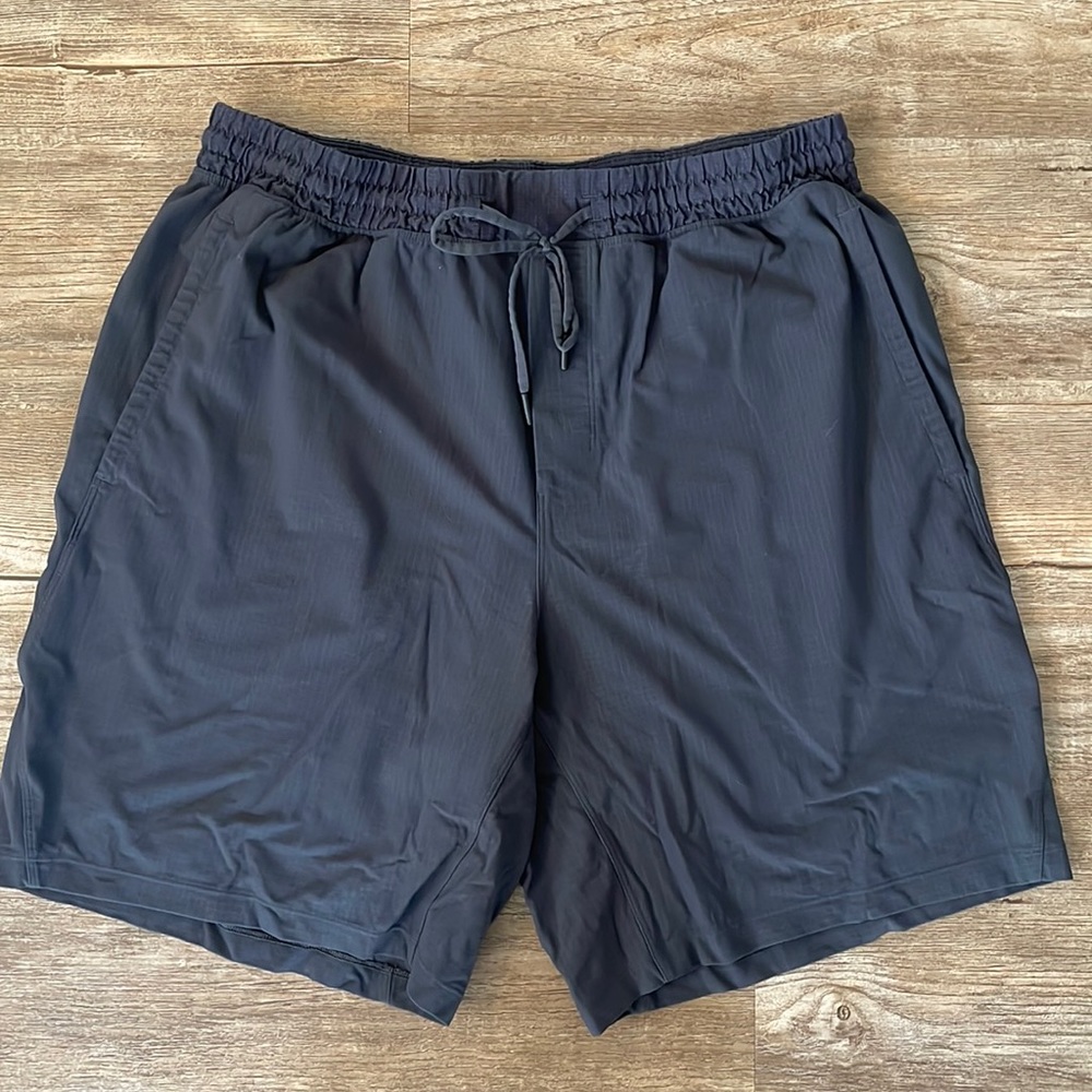 Mens Lululemon athletic shorts size XL